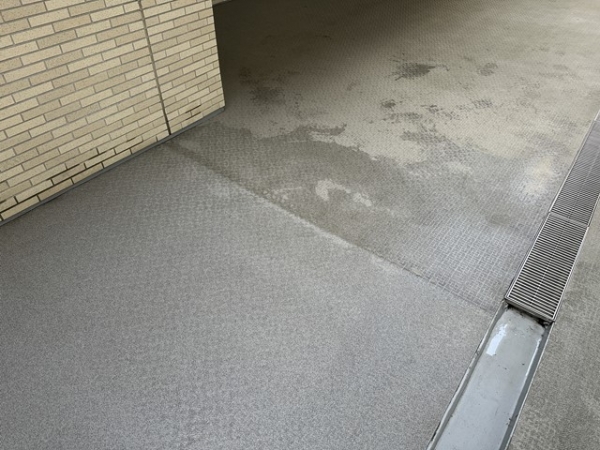 マンション廊下のテスト洗浄